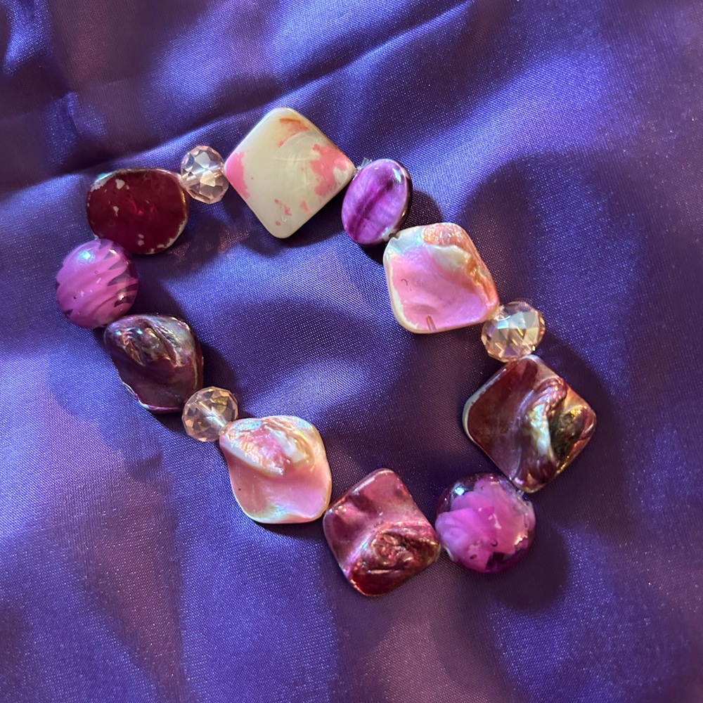 Pretty Pink and Purple Resin bead stretch bracelet. Unbranded. - Picture 7 of 7